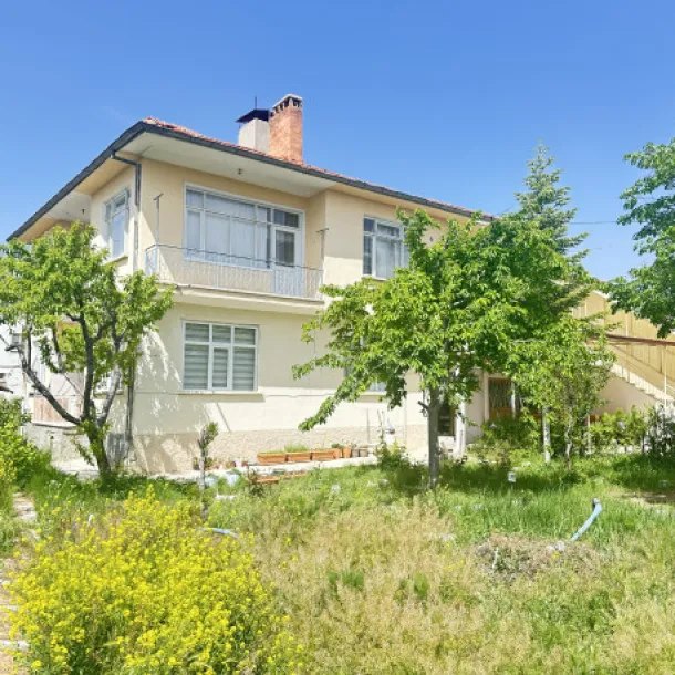 Meram Ayanbey Mahallesinde İki Katlı Bahçeli müstakil ev