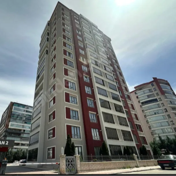 SERİNCAN 2 EVLERİ'NDE 4.5+1 220 M2 SATILIK DAİRE