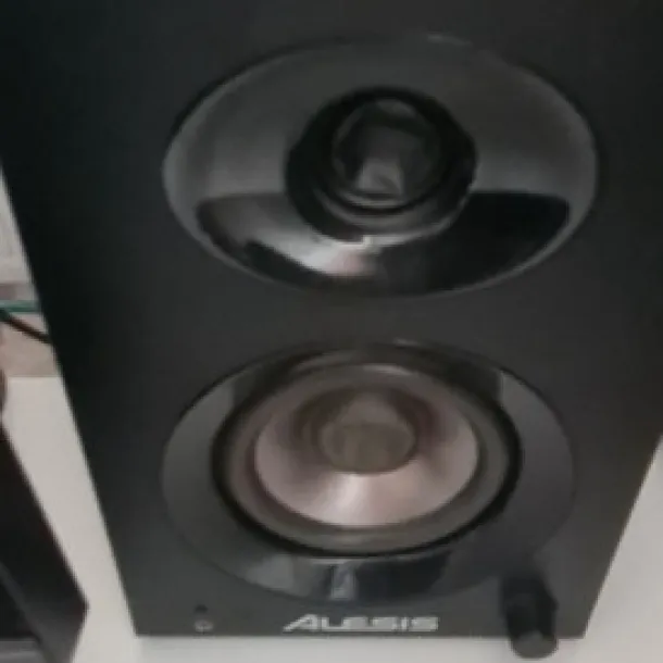 Alesis elevate 3 referans monitörü